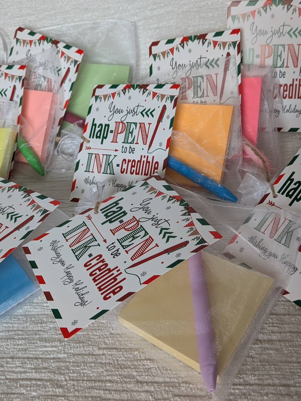 Pen With Pad  Gifts Set Of 9— With Large Card Wishing Happy Holidays